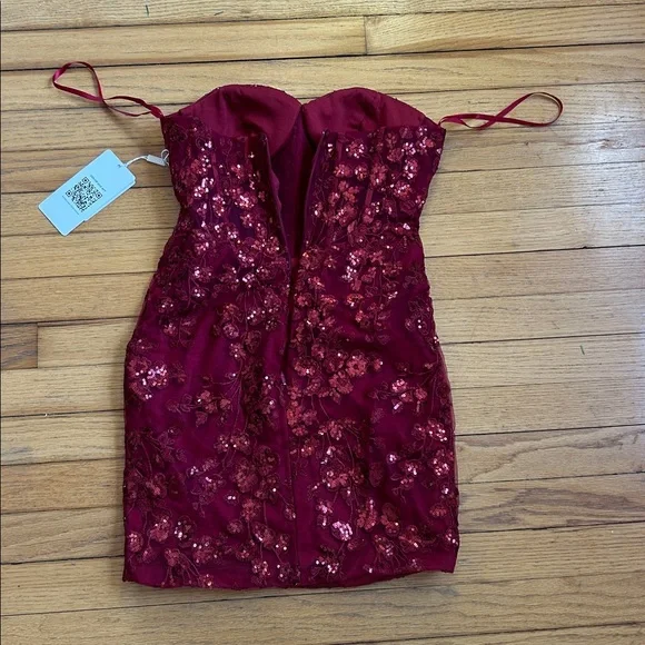 Red stacees formal dress - Picture 2 of 3